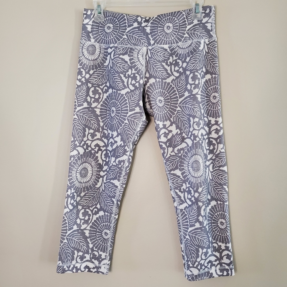 VEUC lululemon Wunder Under crop